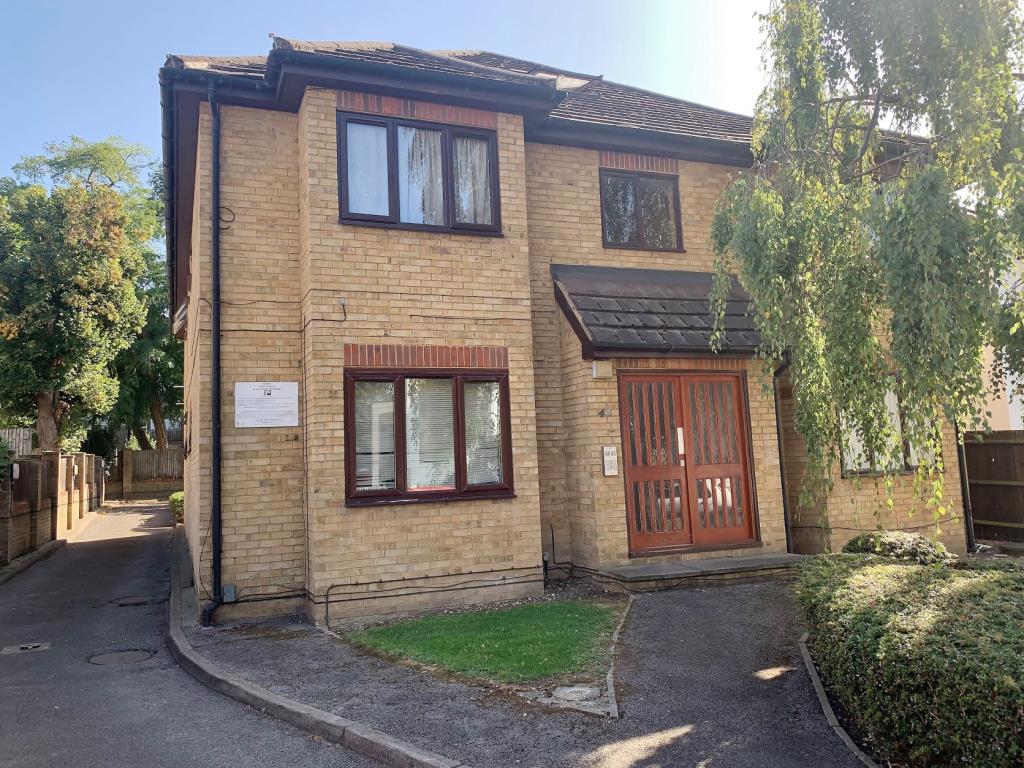 Lot: 84 - TENANTED ONE-BEDROOM FIRST FLOOR FLAT -